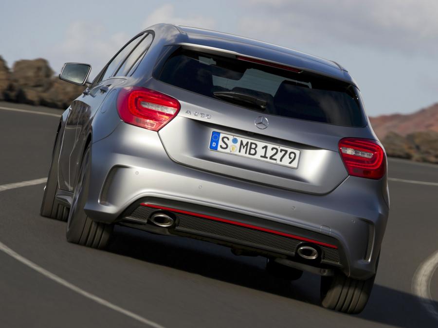  Mercedes-Benz A250 AMG Sport Package 2012 года  (фото 9 из 21)